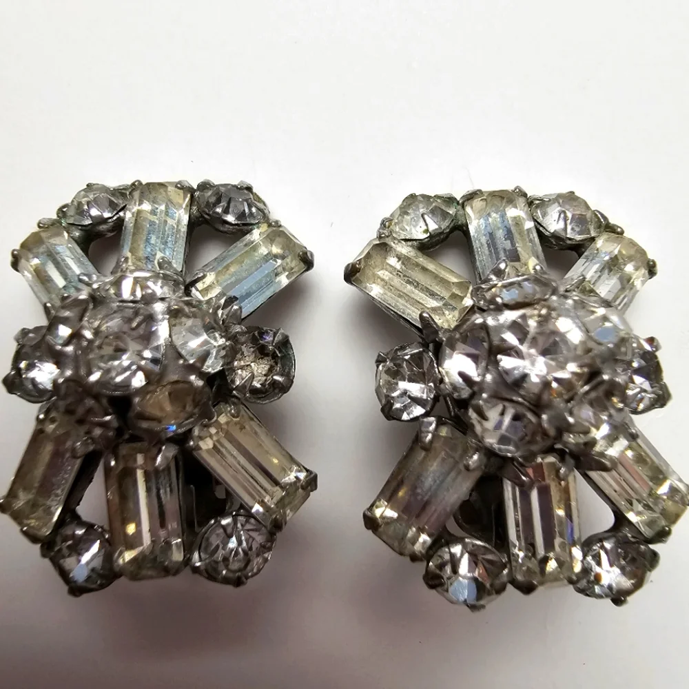 Vintage 1950s Rhinestone Baguette Cluster Clip-On Earrings - Mid-Century Glamour